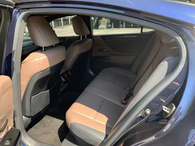 Lexus ES — Фото автомобиля 3