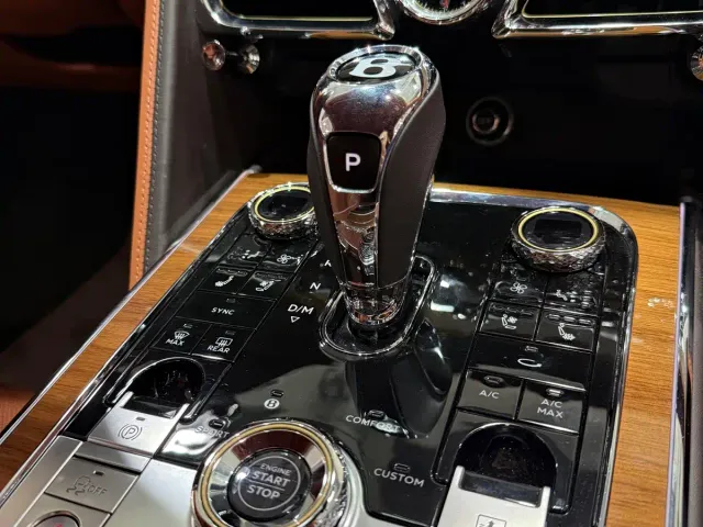 Bentley Flying Spur 2021 4.0T V8 Standard Version — Фото автомобиля 15