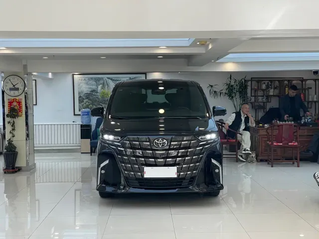 Toyota Alphard — Фото автомобиля 3