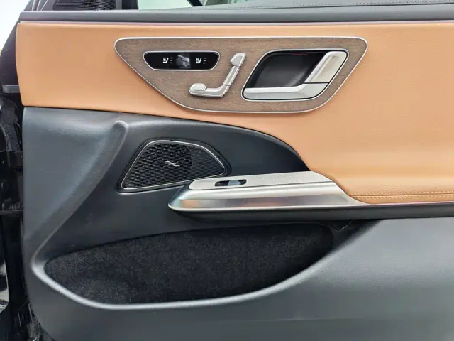 Mercedes-Benz E-Class — Фото автомобиля 28