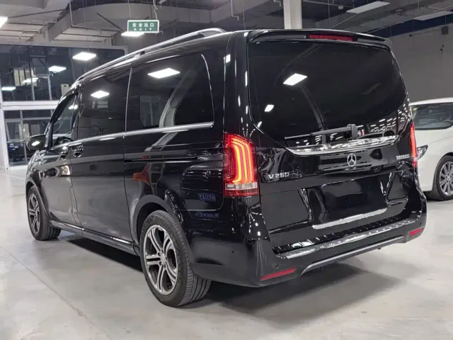 Mercedes-Benz V-Class — Фото автомобиля 14