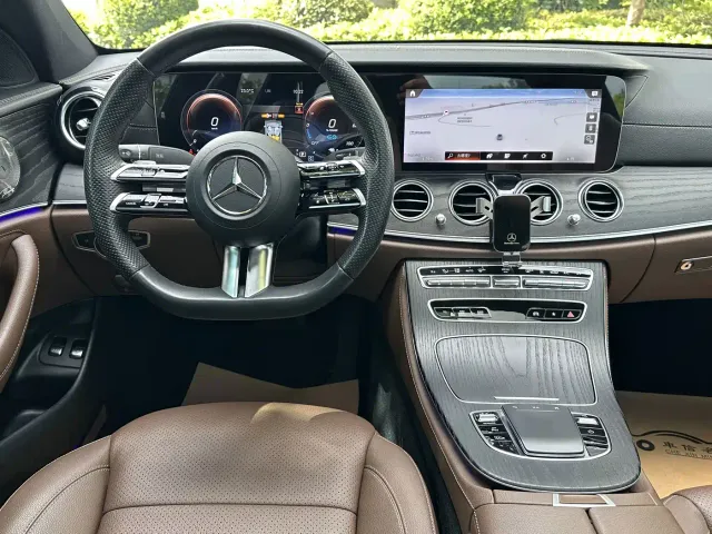Mercedes-Benz E-Class — Фото автомобиля 6