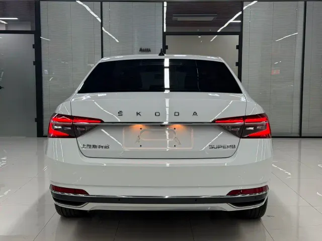 Skoda Superb — Фото автомобиля 20
