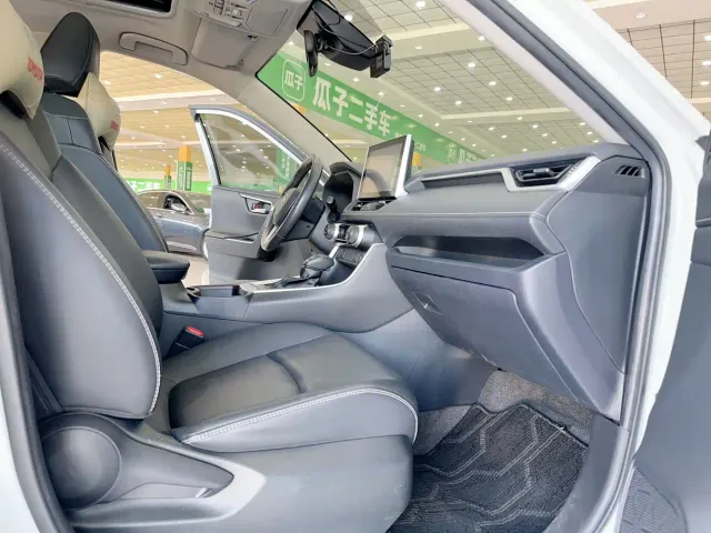 Toyota RAV4 — Фото автомобиля 13
