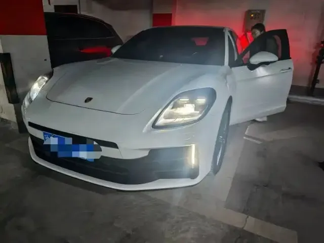Фотография автомобиля — Porsche Panamera