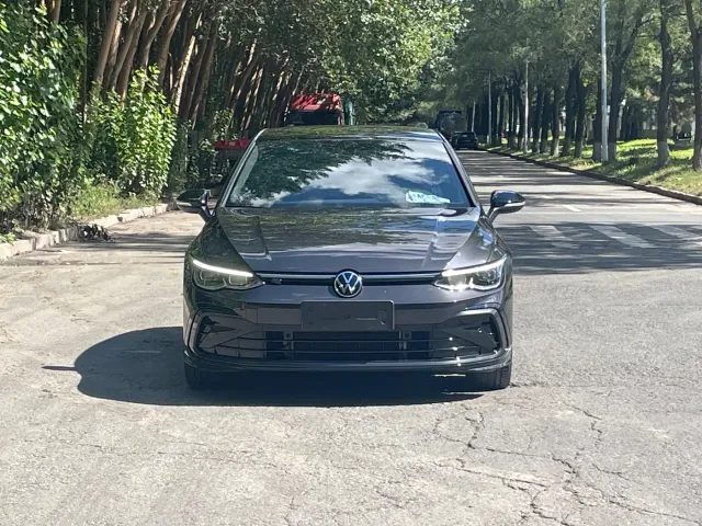 Volkswagen Golf — Фото автомобиля 2