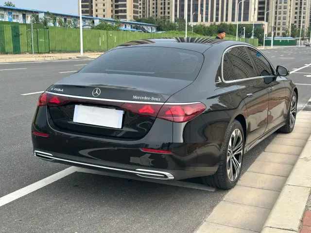 Mercedes-Benz E-Class — Фото автомобиля 9