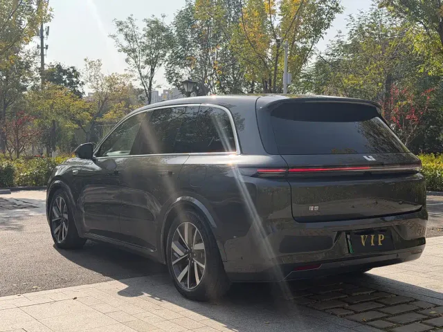 Li Auto L8 — Фото автомобиля 23