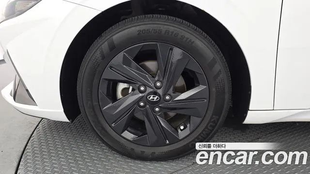 Hyundai Avante CN7 — Фото автомобиля 5