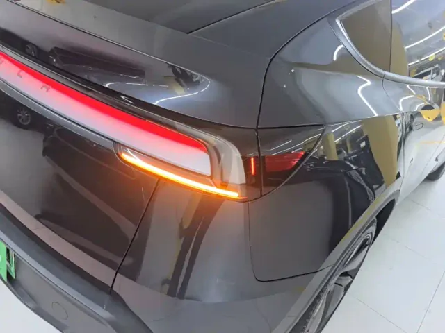 Tesla Model Y — Фото автомобиля 7