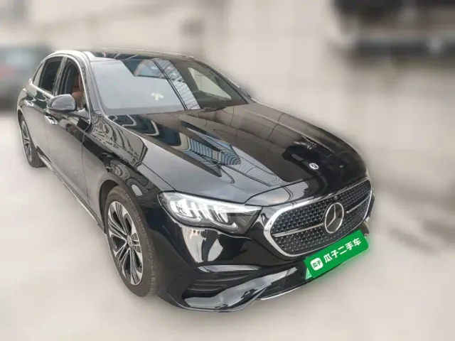 Mercedes-Benz E-Class — Фото автомобиля 3