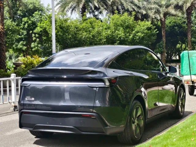 Tesla Model Y — Фото автомобиля 7