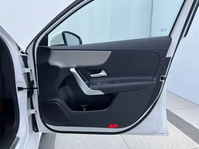 Mercedes-Benz A-Class — Фото автомобиля 24