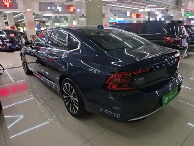 Volvo S90 — Фото автомобиля 4