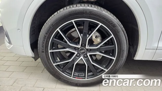 Audi Q5 45 TFSI quattro Sportback Premium — Фото автомобиля 4