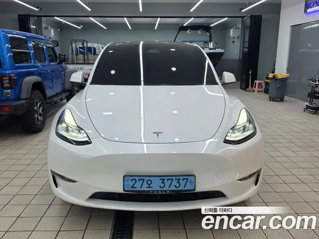 Tesla Model Y — Фото автомобиля 3