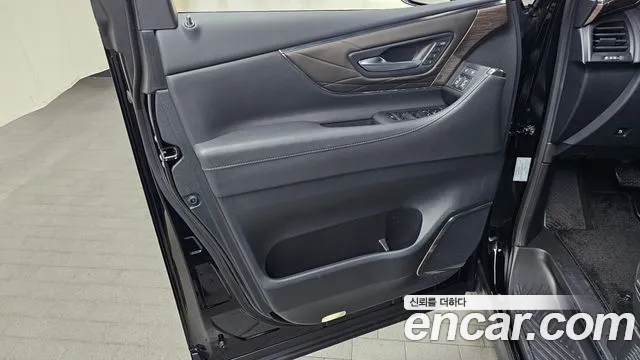 Toyota Alphard — Фото автомобиля 23
