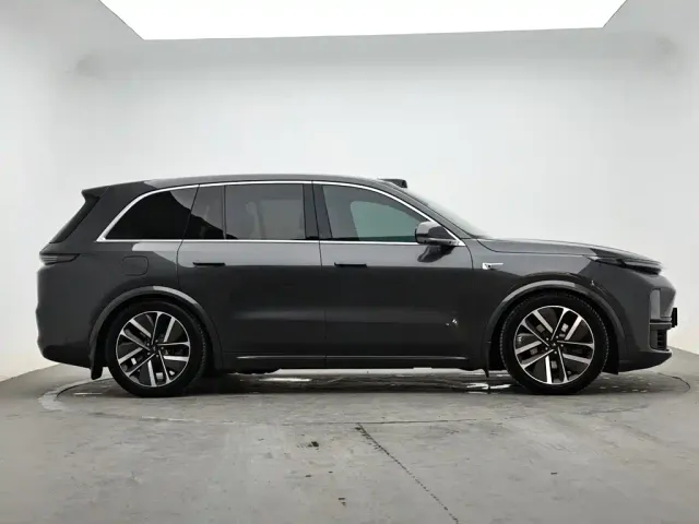 Li Auto L8 — Фото автомобиля 5
