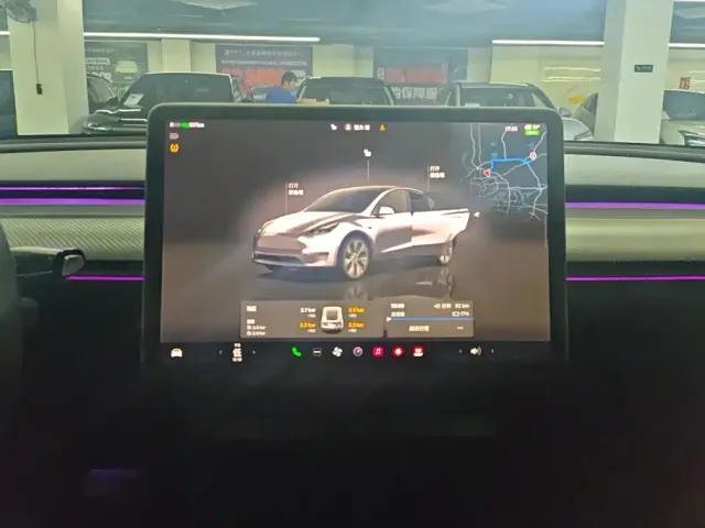 Tesla Model Y — Фото автомобиля 13