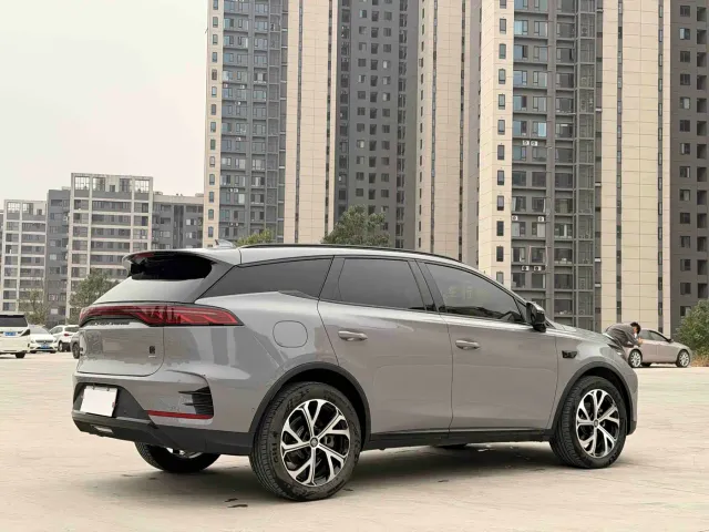 BYD Tang — Фото автомобиля 4