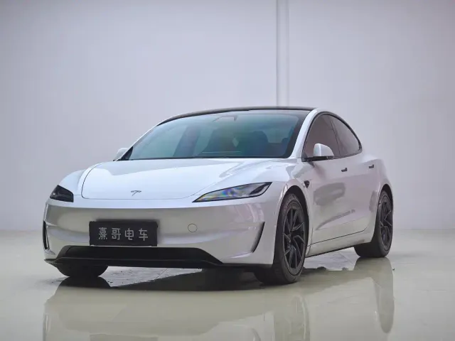 Фотография автомобиля — Tesla Model 3