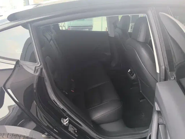 Tesla Model 3 — Фото автомобиля 8