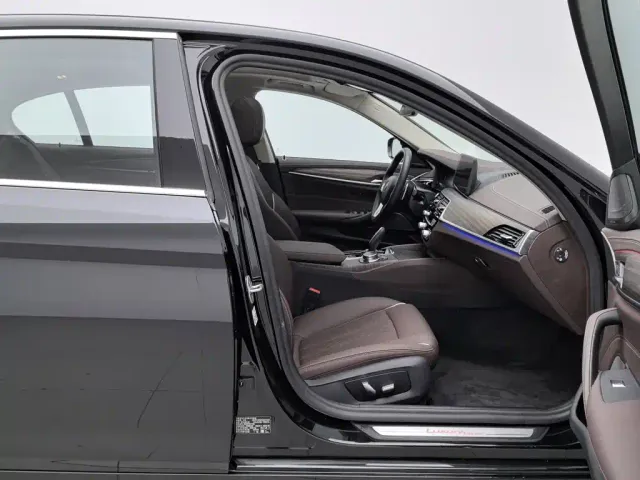 BMW 5 Series — Фото автомобиля 23