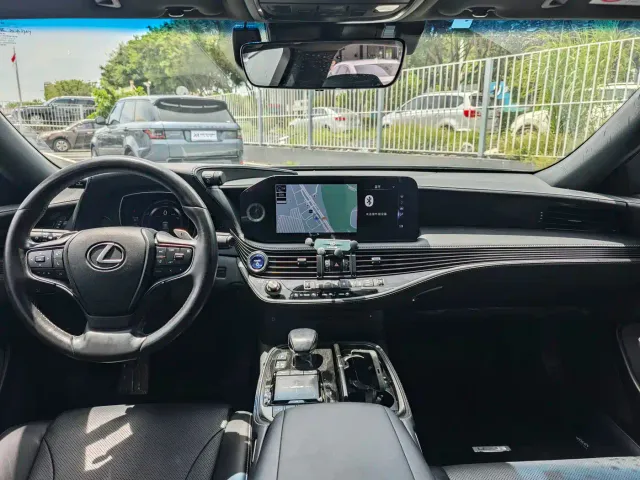 Lexus LS — Фото автомобиля 6