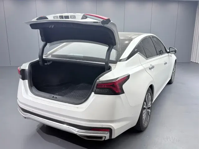 Nissan Teana — Фото автомобиля 19