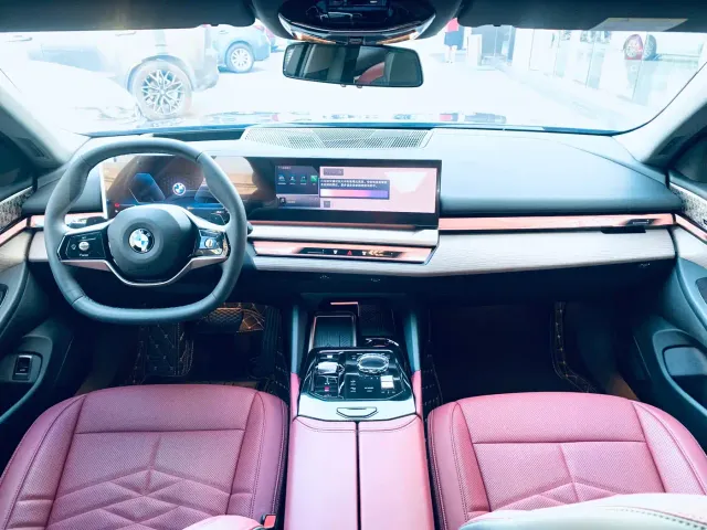 BMW 5 Series — Фото автомобиля 10
