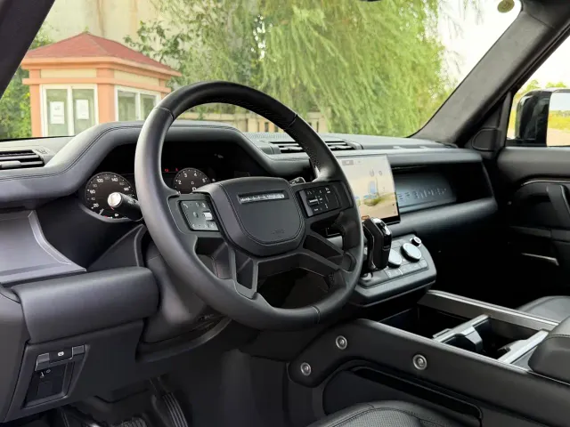Land Rover Defender — Фото автомобиля 6