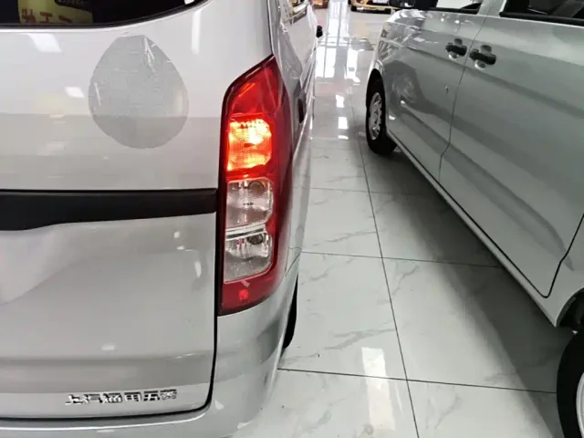 Wuling Hongguang V — Фото автомобиля 7