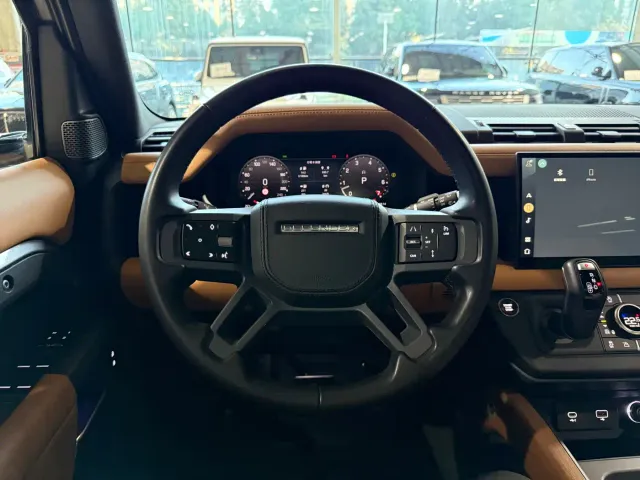 Land Rover Defender — Фото автомобиля 14