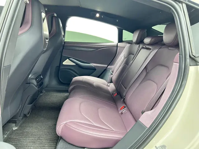 Xiaomi SU7 — Фото автомобиля 10