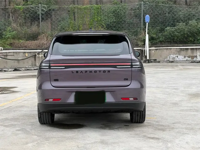 Leapmotor C10 — Фото автомобиля 12