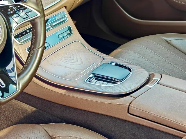 Mercedes-Benz E-Class — Фото автомобиля 12