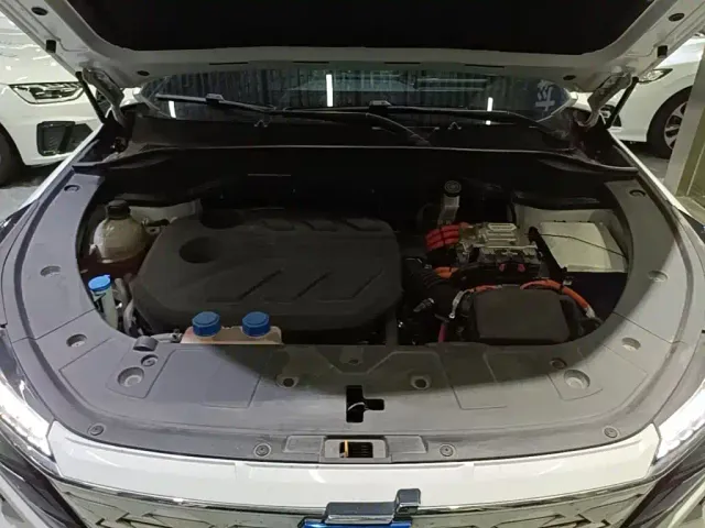 Changan Oshan Z6 EV — Фото автомобиля 15