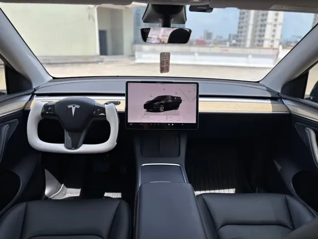 Tesla Model Y — Фото автомобиля 5