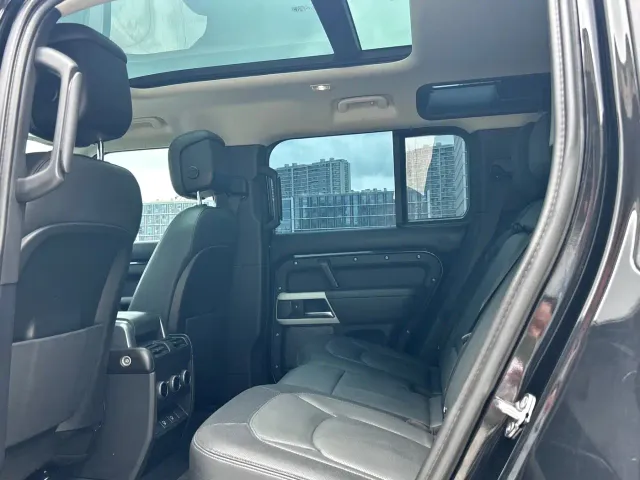 Land Rover Defender — Фото автомобиля 11
