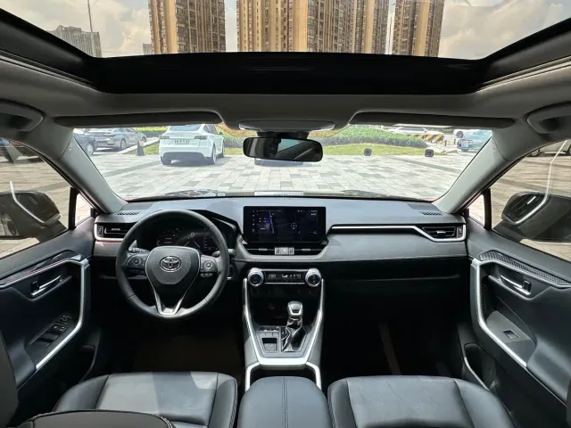 Toyota RAV4 — Фото автомобиля 12