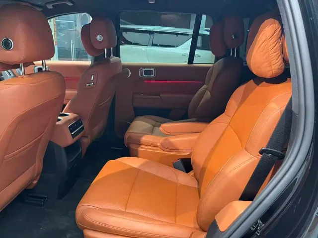 Li Auto L8 — Фото автомобиля 13
