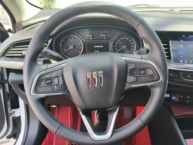 Buick Regal — Фото автомобиля 15