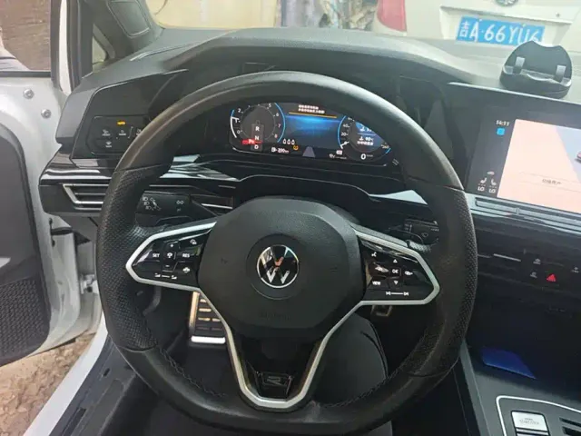 Volkswagen Golf — Фото автомобиля 15