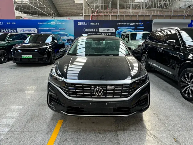 Volkswagen Passat — Фото автомобиля 2