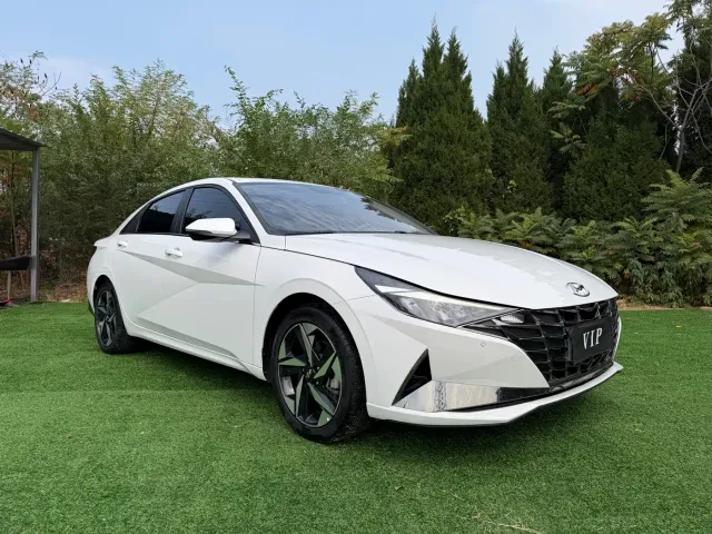 Hyundai Elantra — Фото автомобиля 3