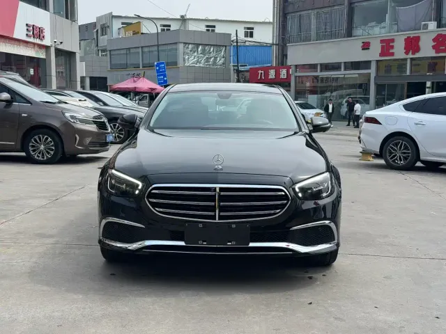 Фотография автомобиля — Mercedes-Benz E-Class