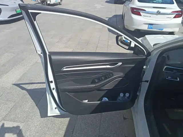 Geely Emgrand — Фото автомобиля 7