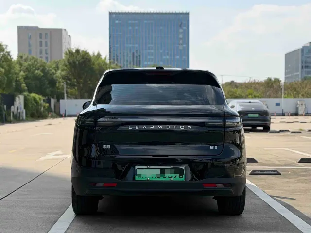 Leapmotor B10 — Фото автомобиля 5