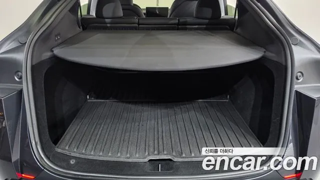 Tesla Model Y — Фото автомобиля 24