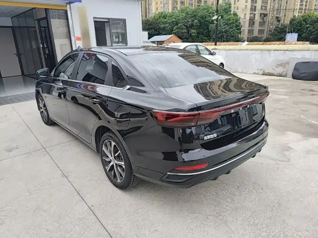 Geely Emgrand — Фото автомобиля 22